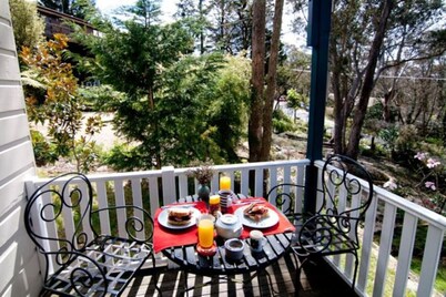 Piccolo - Eclectic Mts Cottage, Pet Friendly