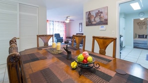 A dining area with a wooden table, chairs, and a fruit bowl. - Experience the comfort you deserve while on vacation! (Deltona)