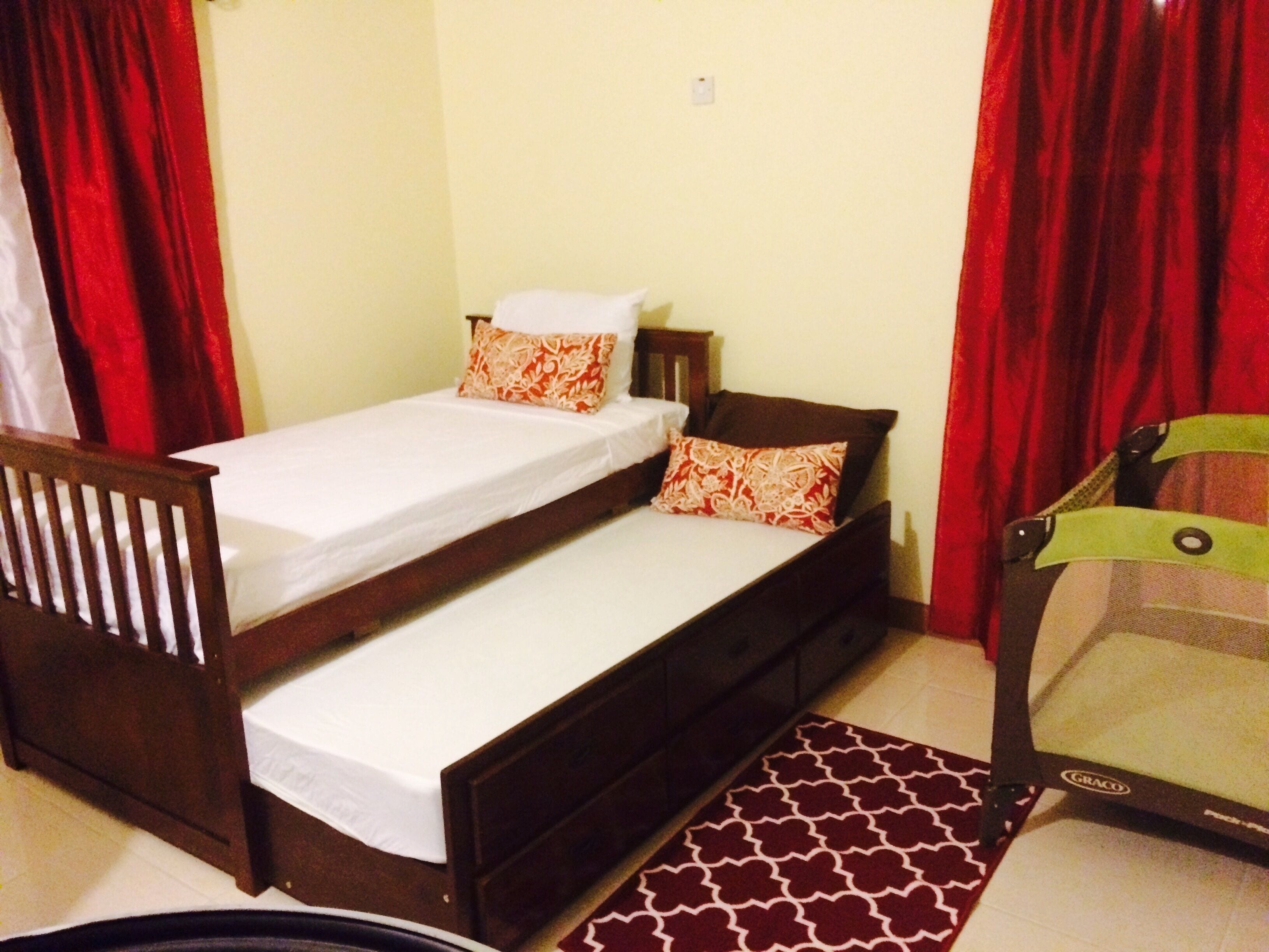 2 bedrooms, iron/ironing board, internet, bed sheets