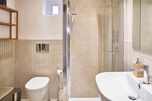 Shower, hair dryer, bidet, towels - Apartment in renovated farmhouse in typical Chianti Tuscan village (Villa A Sesta)