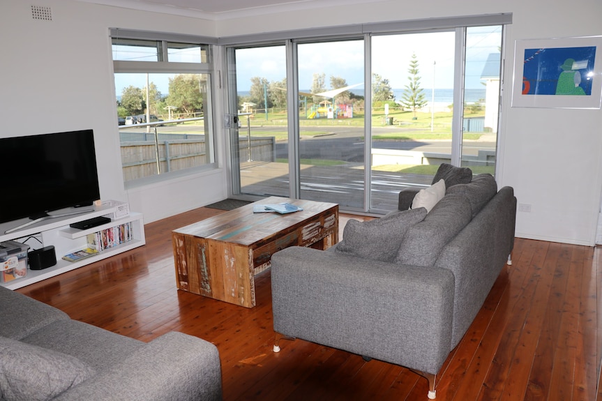Kiama Aspect On Jones Beach - 100 Metres To The Beach - 3 Bedrooms - 2 Bathrooms - Kiama