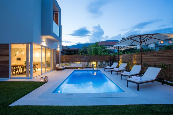 A heated pool - Koras Villa - Modern designed villa with heated pool - few steps from the beach (Kaštel Stari)