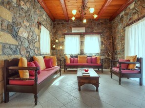 Smart TV, fireplace, DVD player, stereo - Traditional villa w/pool & seaview near Elafonissi (Chania)