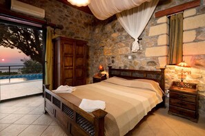 4 bedrooms, in-room safe, iron/ironing board, free WiFi - Sea View Villa w/ Private Pool, BBQ, near Elafonissi (Chania)