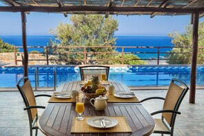 Outdoor dining - Sea View Villa w/ Private Pool, BBQ, near Elafonissi (Chania)