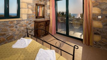 4 sovrum, vÀrdeförvaringsskÄp pÄ rummet och strykjÀrn/strykbrÀda