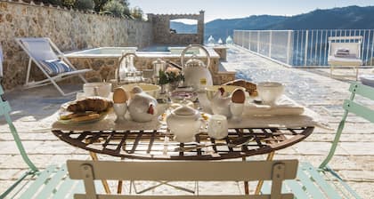 Ferme de charme dans les collines avec piscine privĂ©e, vue mer, panorama de rĂȘve