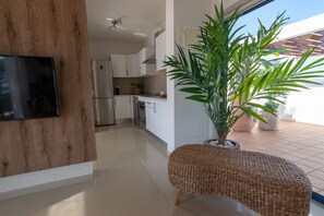 Kühlschrank, Mikrowelle, Ofen, Geschirrspüler