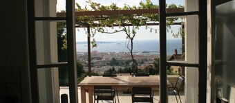 Villa de charme imprenable vue mer piscine chauffée sur les hauteurs de GolfJuan