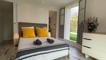 5 bedrooms, in-room safe, desk, iron/ironing board