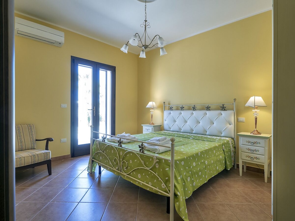 12/15 Beds Luxury Villa With Pool And Outdoor Jacuzzi - Apúlia