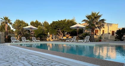 12/15 Beds Luxury Villa with Pool and Outdoor Jacuzzi