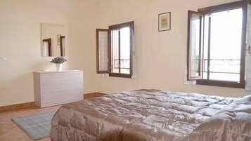 2 Schlafzimmer, Bügeleisen/Bügelbrett, Bettwäsche