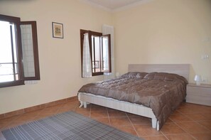 2 bedrooms, iron/ironing board, bed sheets