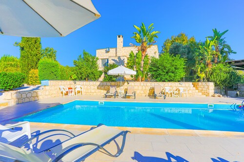 Villa Georgios Rafaela: Secluded, pool, Wifi, A/C, sleeps 10