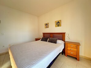 2 dormitorios, tabla de planchar con plancha, wifi gratis y ropa de cama