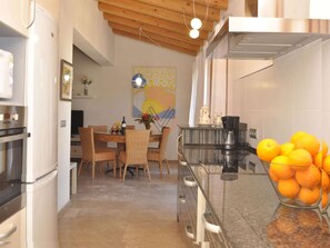 Refrigerador, microondas, horno y lavavajillas 