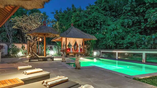 A poolside area with lounge chairs, a gazebo, and a swimming pool. - Lovina luxury pool villa at a magnificent location! (Lovina)