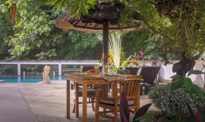 Outdoor dining - Lovina luxury pool villa at a magnificent location! (Lovina)