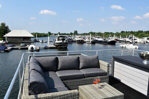 Property grounds - Cozy floating Boatlodge (2 bedrooms, 4 persons), Maastricht. (Maastricht)