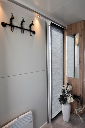 Interior - Cozy floating Boatlodge (2 bedrooms, 4 persons), Maastricht. (Maastricht)