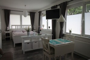 1 bedroom, WiFi, bed sheets, wheelchair access - Apartment for two - small but nice! (Edewecht)