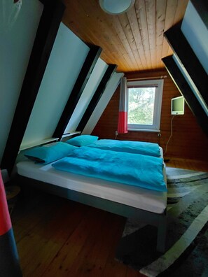 1 bedroom, travel cot, WiFi
