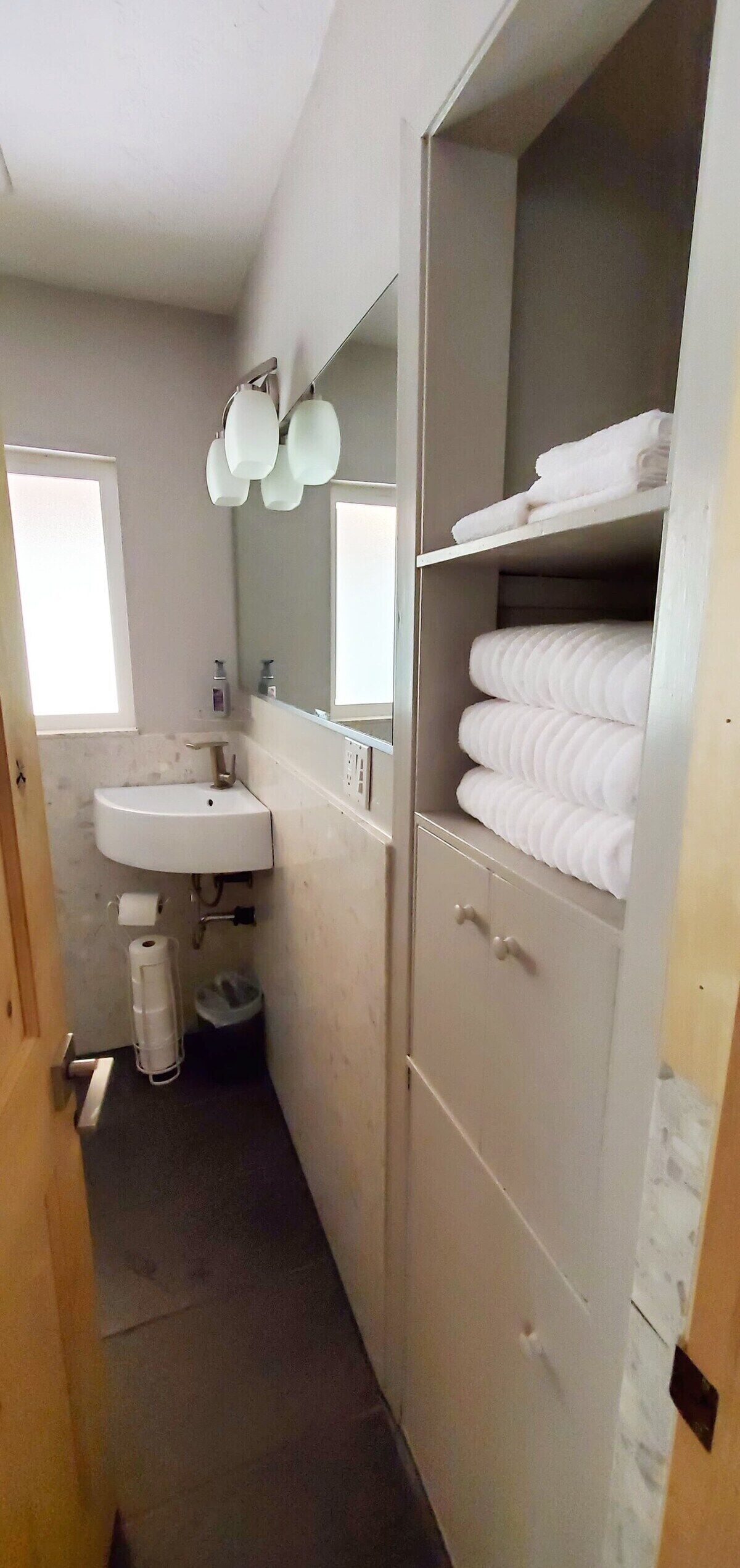 The Hideaway, A Concealed Cabin @ East Zion & Bryce