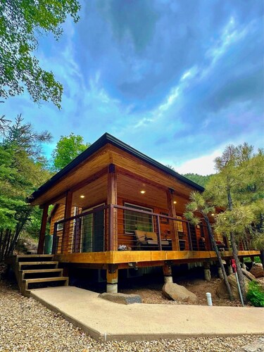 The Hideaway, A Concealed Cabin @ East Zion & Bryce