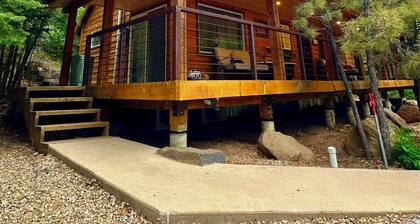 The Hideaway, A Concealed Cabin @ East Zion & Bryce