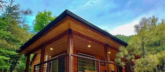 The Hideaway, A Concealed Cabin @ East Zion & Bryce
