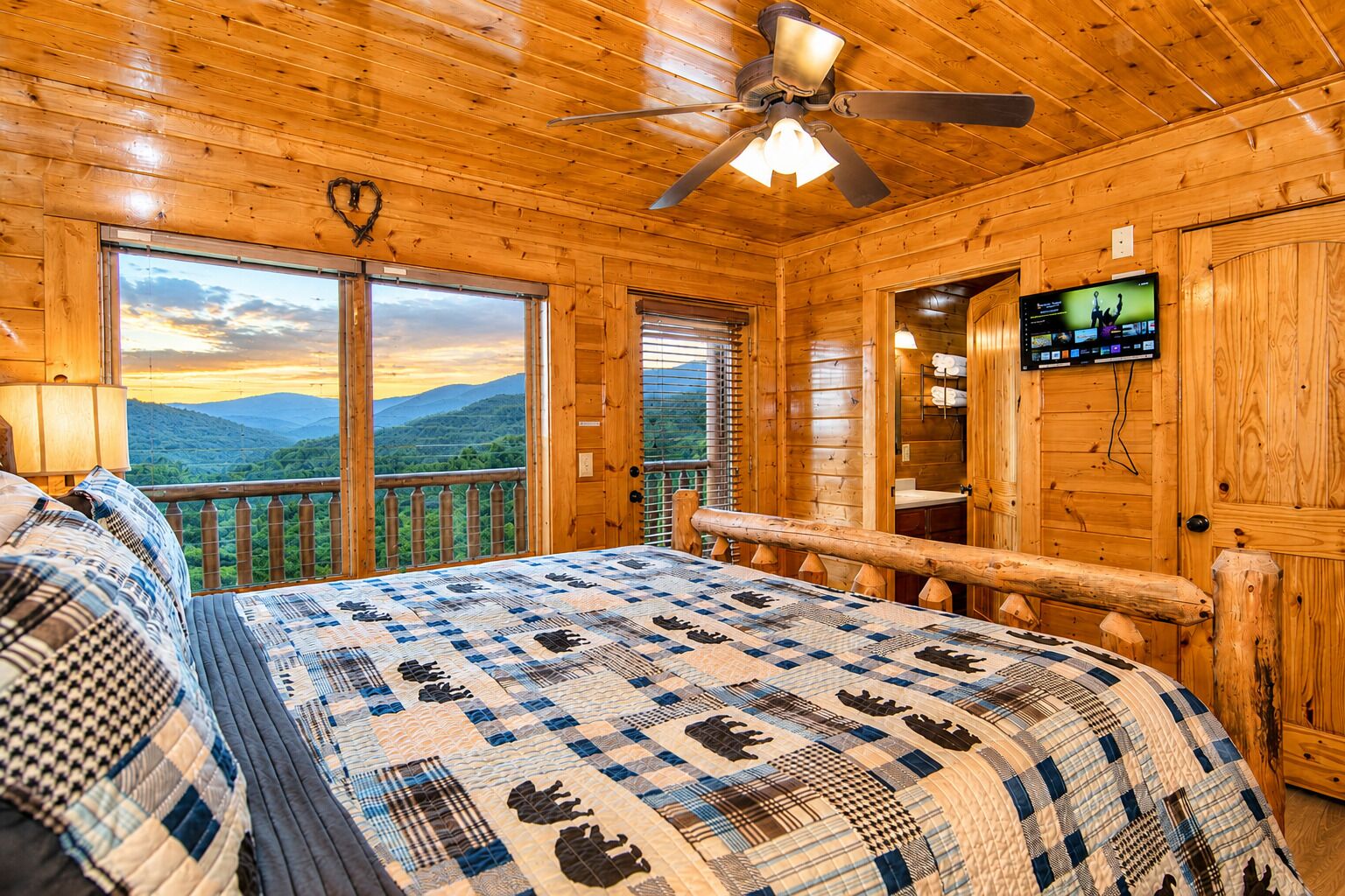 8 bedrooms, desk, iron/ironing board, free WiFi