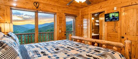 8 bedrooms, desk, iron/ironing board, free WiFi