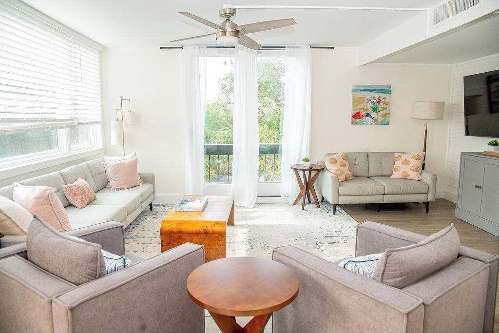TV, fireplace, offices