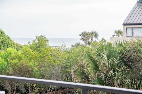 Beach Walker End Unit - 2026 Newly Renovated!