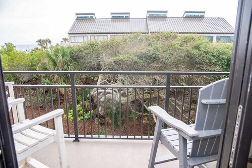 Beach Walker End Unit - 2026 Newly Renovated!