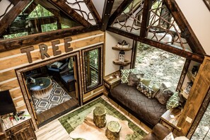 Smart TV, fireplace, DVD player