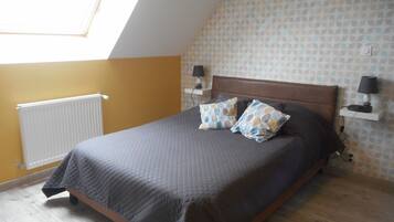 1 chambre, fer et planche à repasser, lit parapluie, Wi-Fi gratuit
