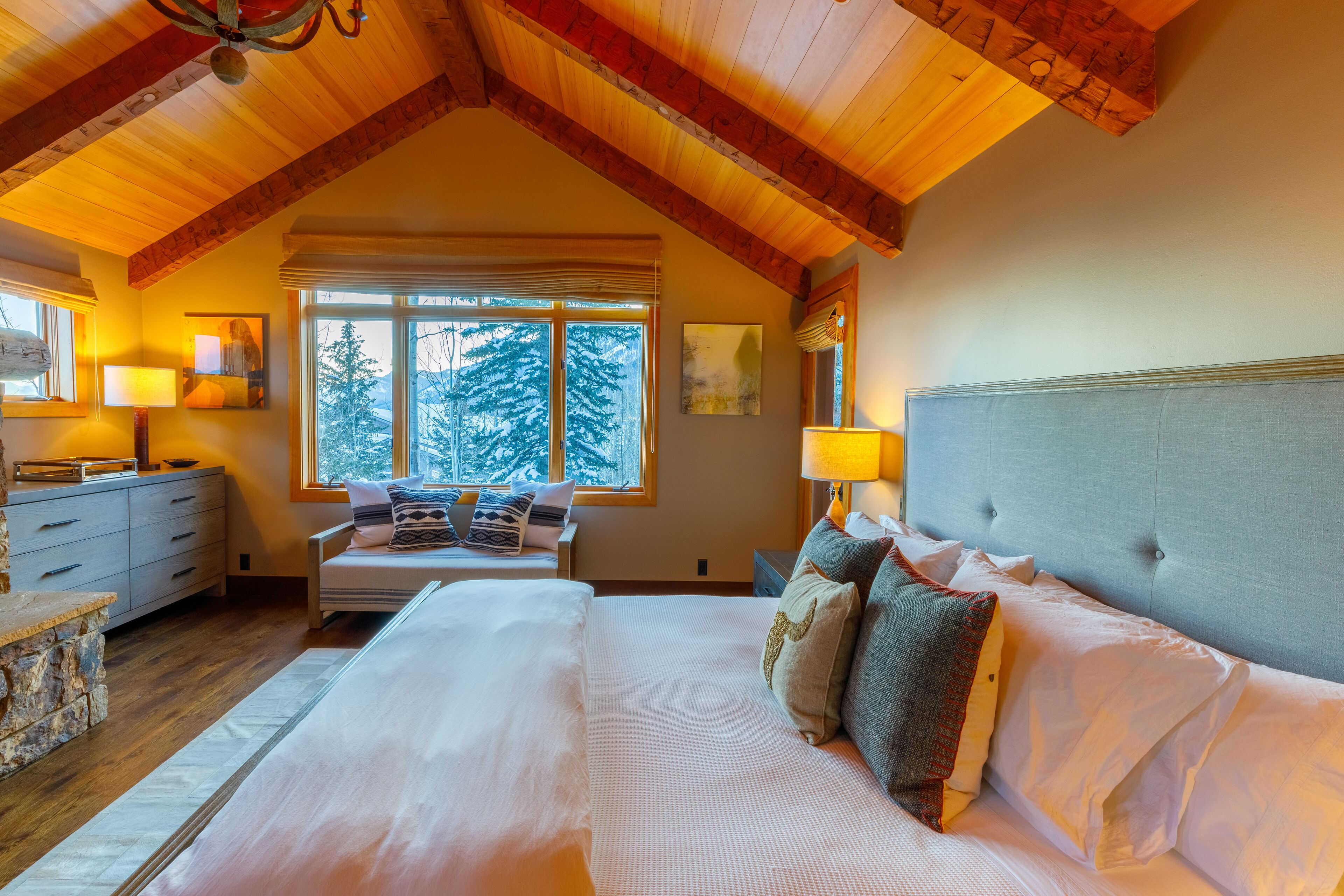 5 habitaciones, tabla de planchar con plancha, wifi y ropa de cama 