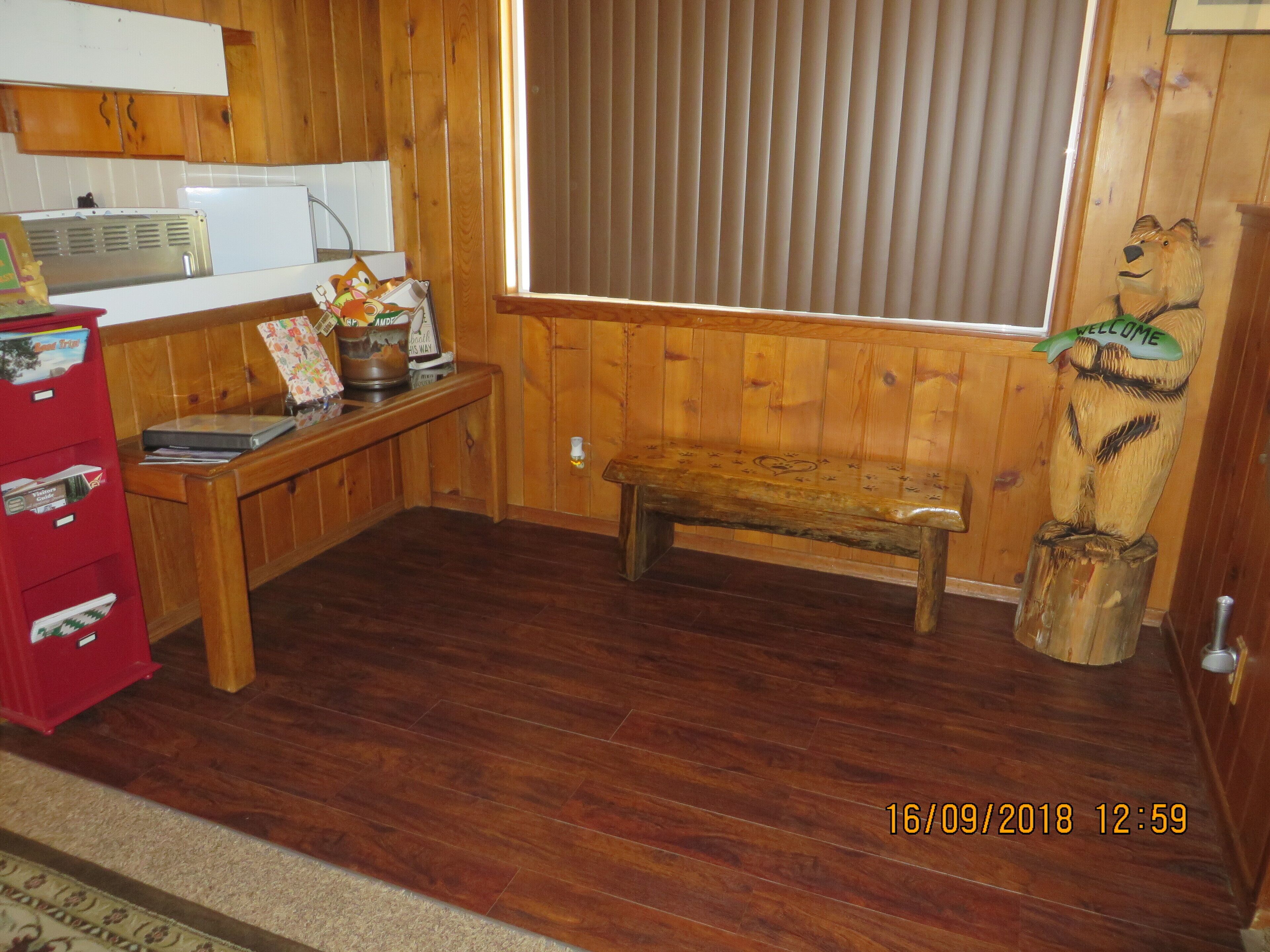 Stay at the "SILLY OL' BEAR" cabin and enjoy a day at Yosemite or Bass Lake