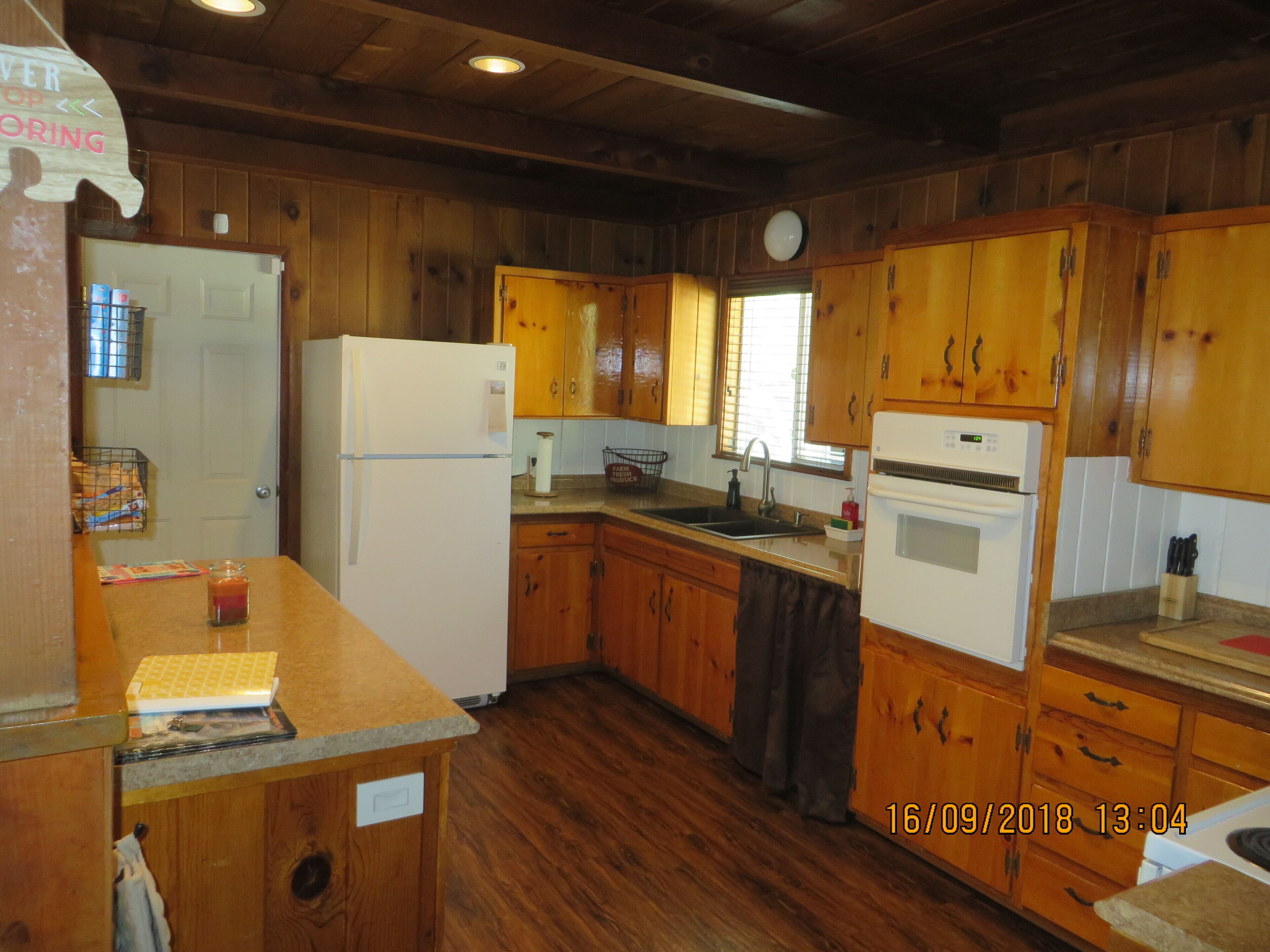 Stay at the "SILLY OL' BEAR" cabin and enjoy a day at Yosemite or Bass Lake