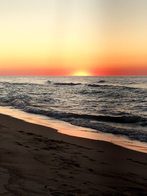 Beach nearby, sun loungers, beach towels