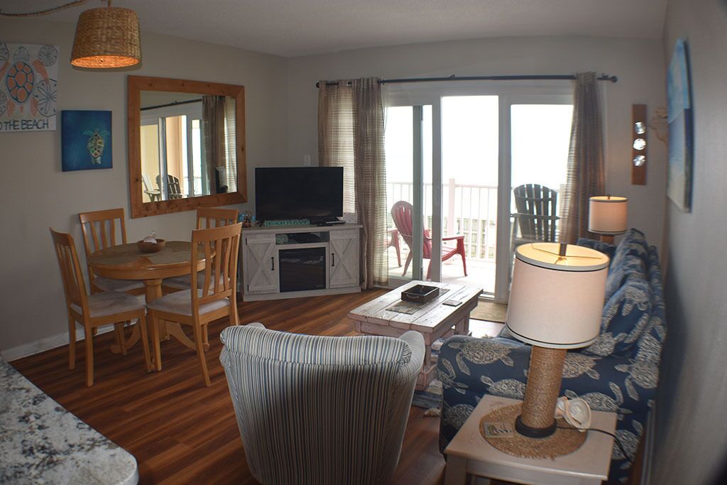 Beachfront/ On the Beach 1 bdrm North Topsail with Amazing Pool Ocean View