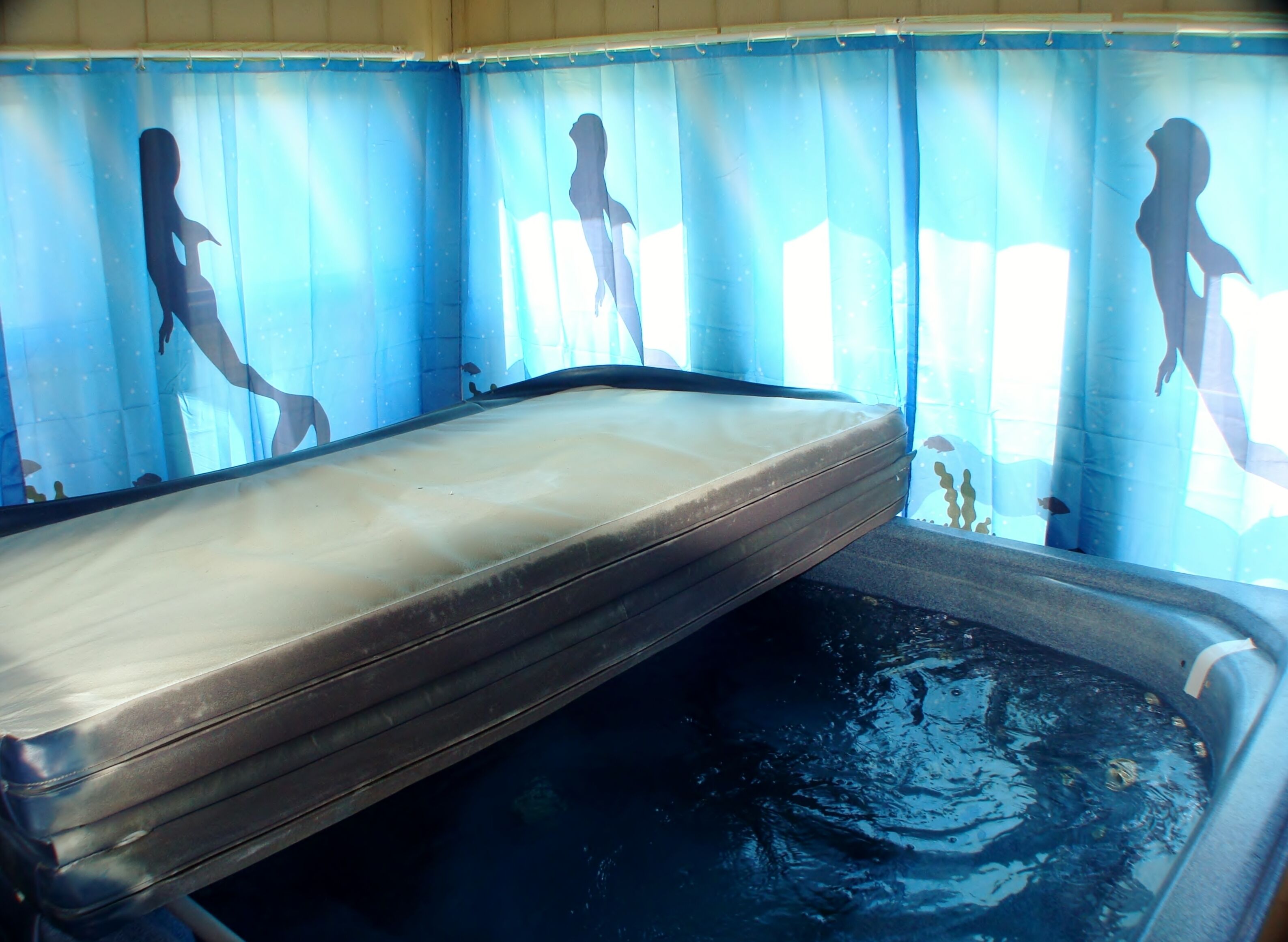 GREAT OPPORTUNITY-Check in any day of the week-avoid traffic.  Owner is not