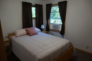 3 slaapkamers, een strijkplank/strijkijzer, wifi, beddengoed
