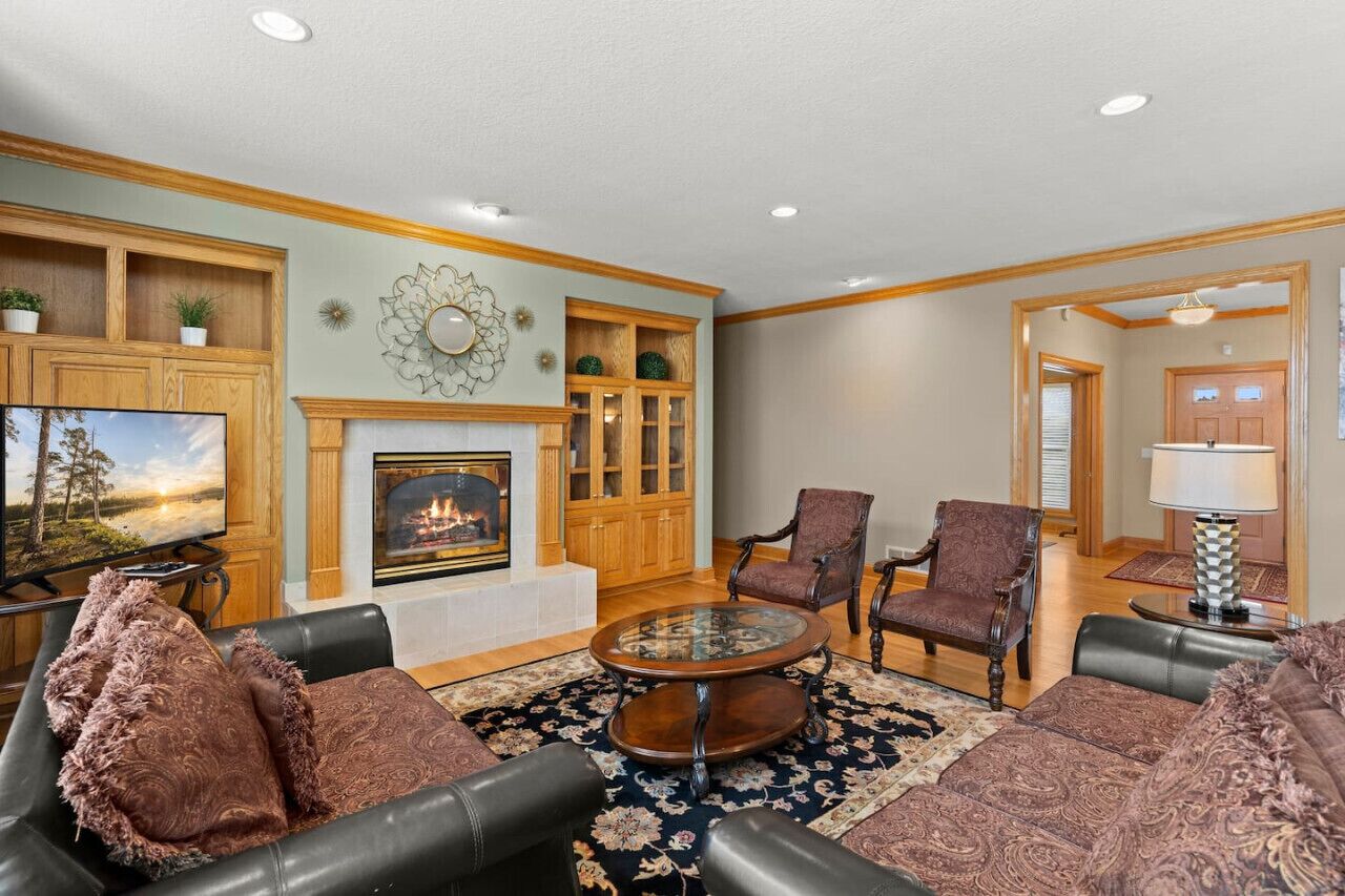 Smart TV, fireplace