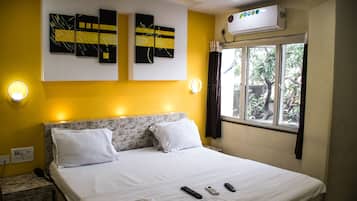 Sängtillbehör av högsta kvalitet och värdeförvaringsskåp på rummet