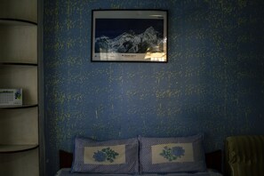 In-room safe, desk, iron/ironing board, free WiFi - Hotel Ritu Mouria (Kathmandu)