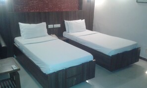 Executive Room | In-room safe, individually decorated, individually furnished, desk - Hotel Eden (Ahmedabad)