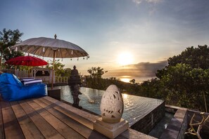 Hồ bơi ngoài trời 